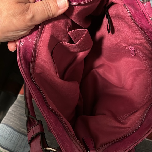 UNBRANDED PURPLE PURSE. SIZE 16x11 Man made material gorgeous - Picture 4 of 4